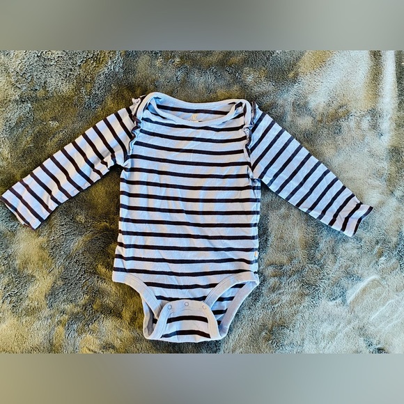 Bundle of 4 long sleeve onesies by baby GAP size 18-24M, one has stains - Picture 11 of 13